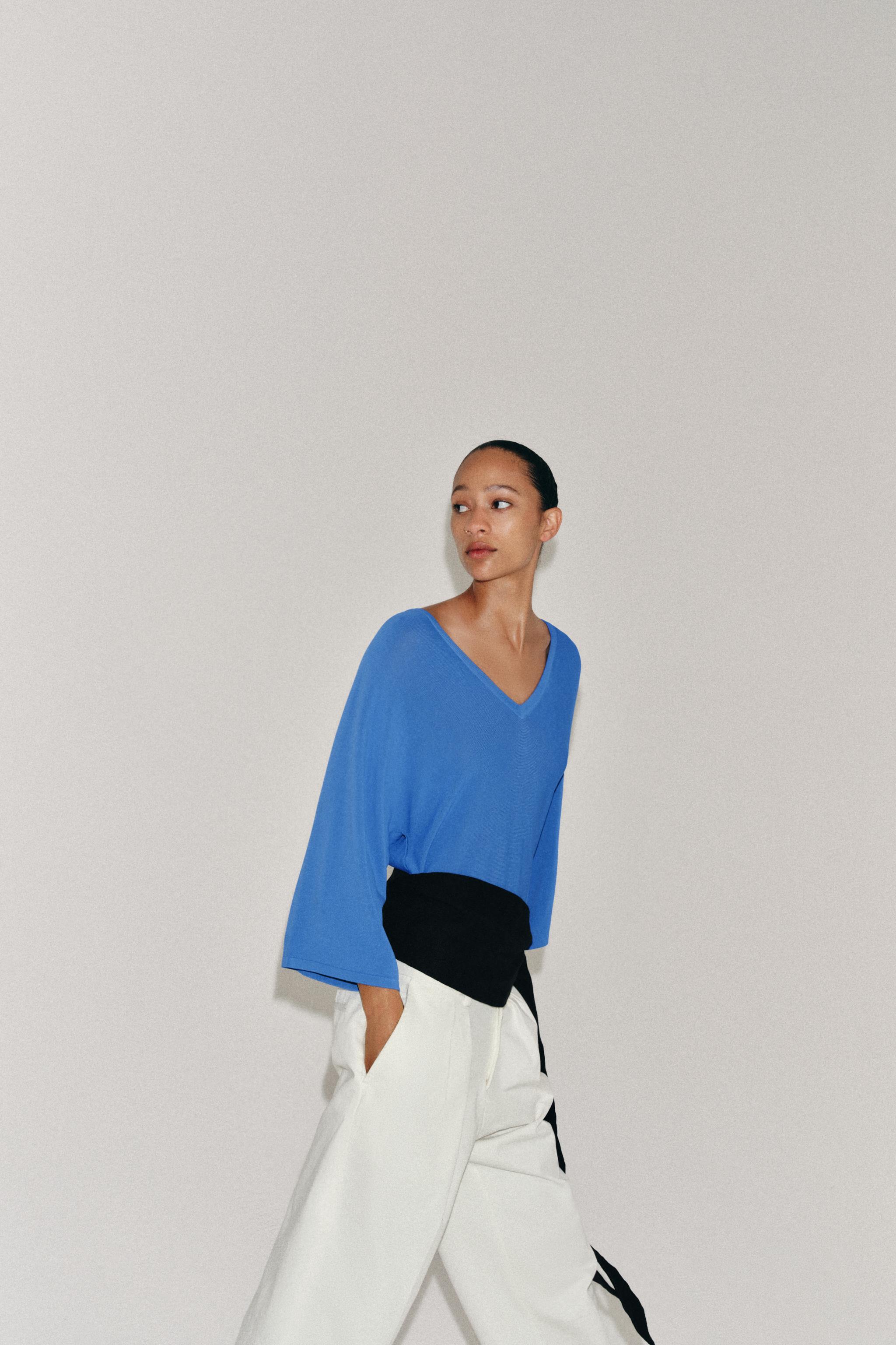 FLOWY V-NECK KNIT JUMPER